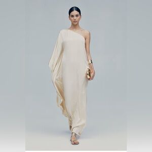 HM Limited edition kaftan in creamy yellow. Maxi dress for special occasions.